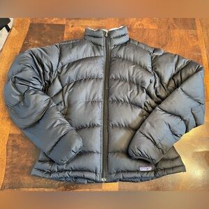 Patagonia Women’s Down Puffer Jacket Black Size Medium Small Tear in Sleeve